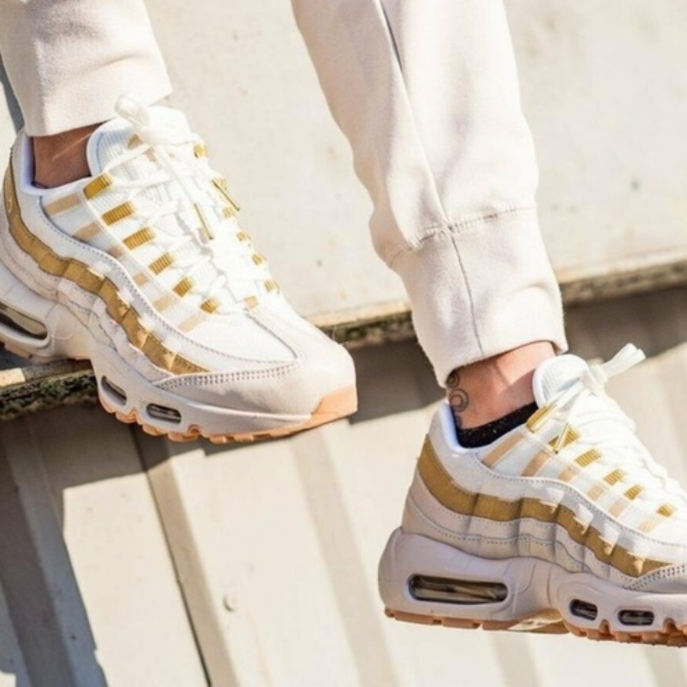 😍Nike Air Max 95 ‘Desert Sand / Metallic Gold’ - Picture 2 of 7